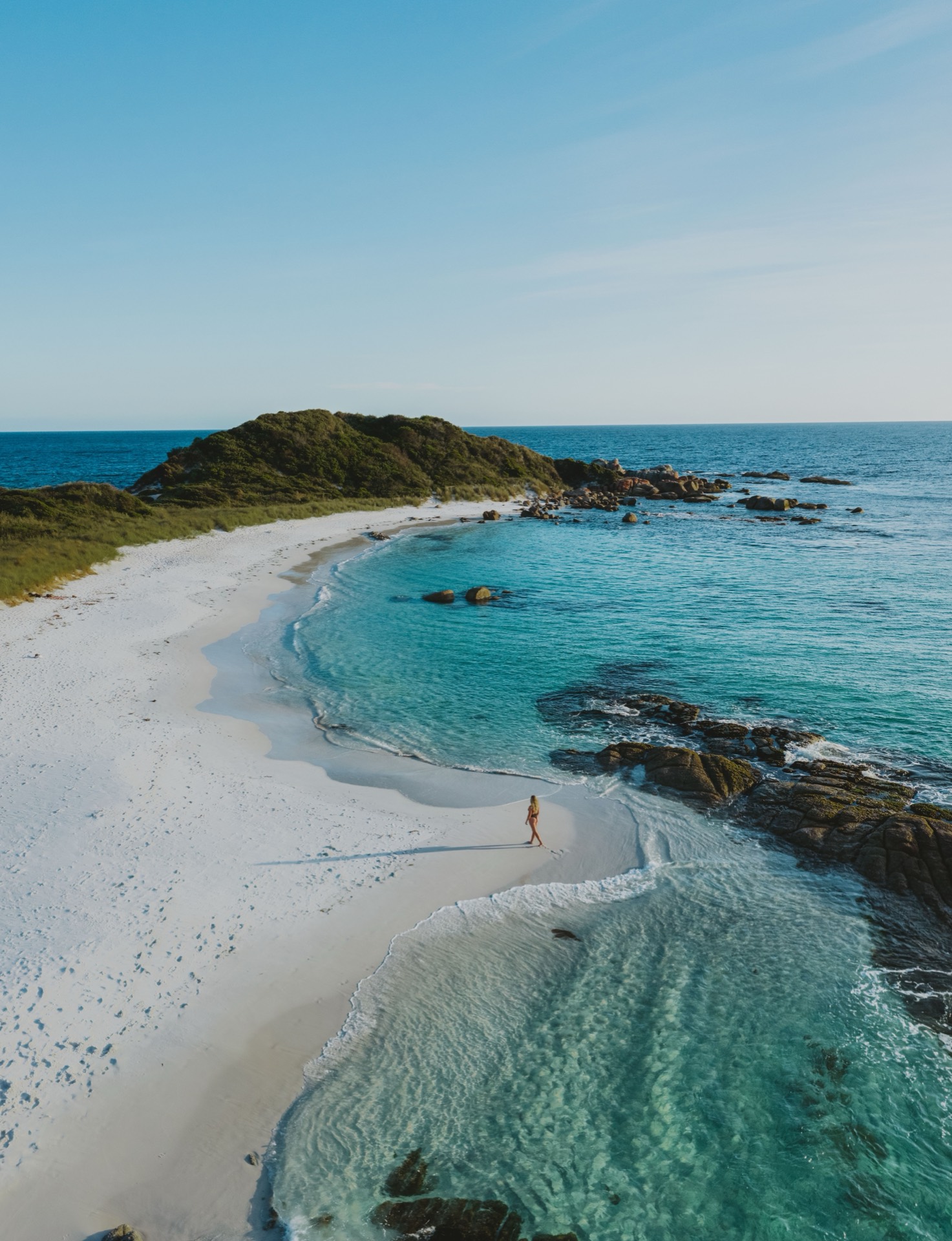 Sandy beach and clear water at Jeanneret Beach in the Bay of Fires