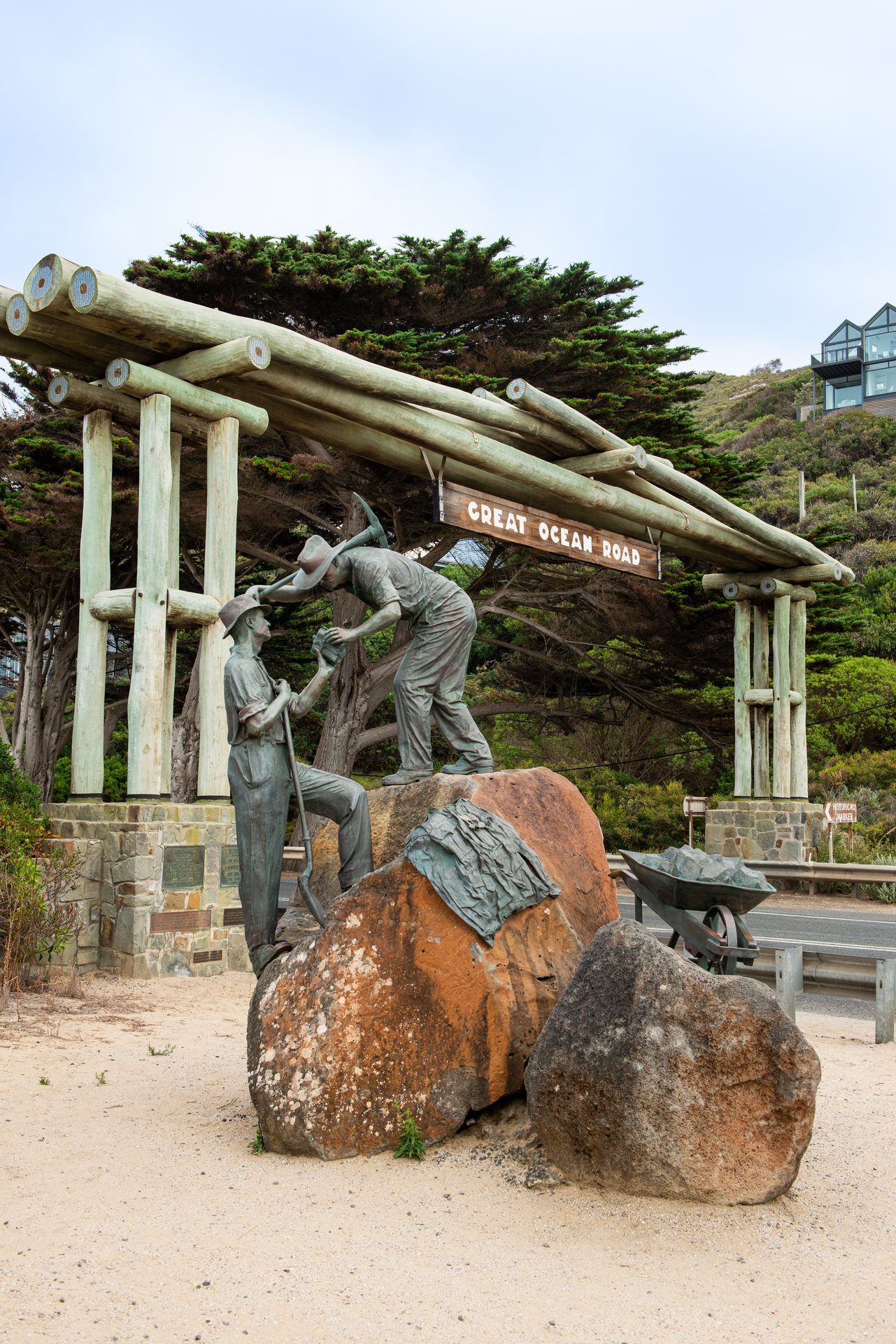 The Great Ocean Road Memorial Arch at Eastern View with cars passing underneath